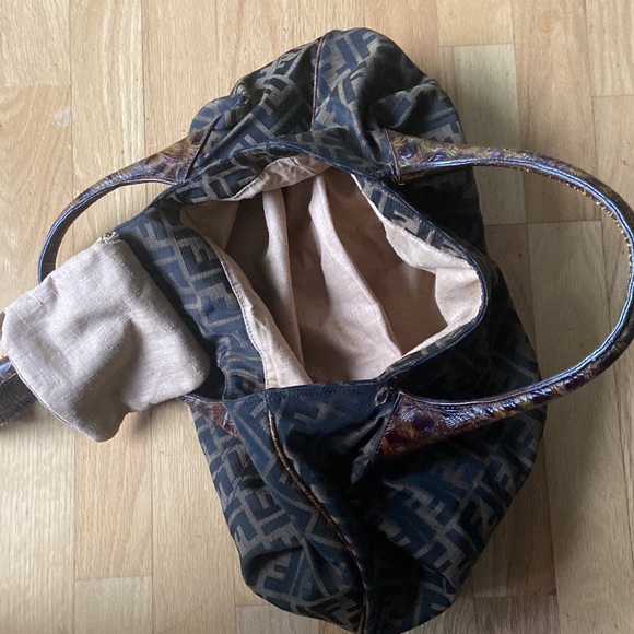 ❤️Fendi Spy Bag ❤️ - Picture 13 of 16